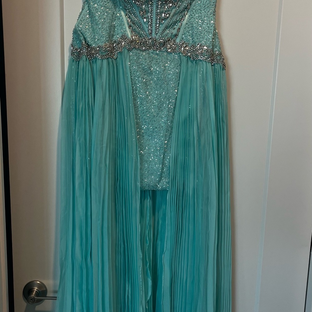Beautiful teal dress only used once absolutely stunning